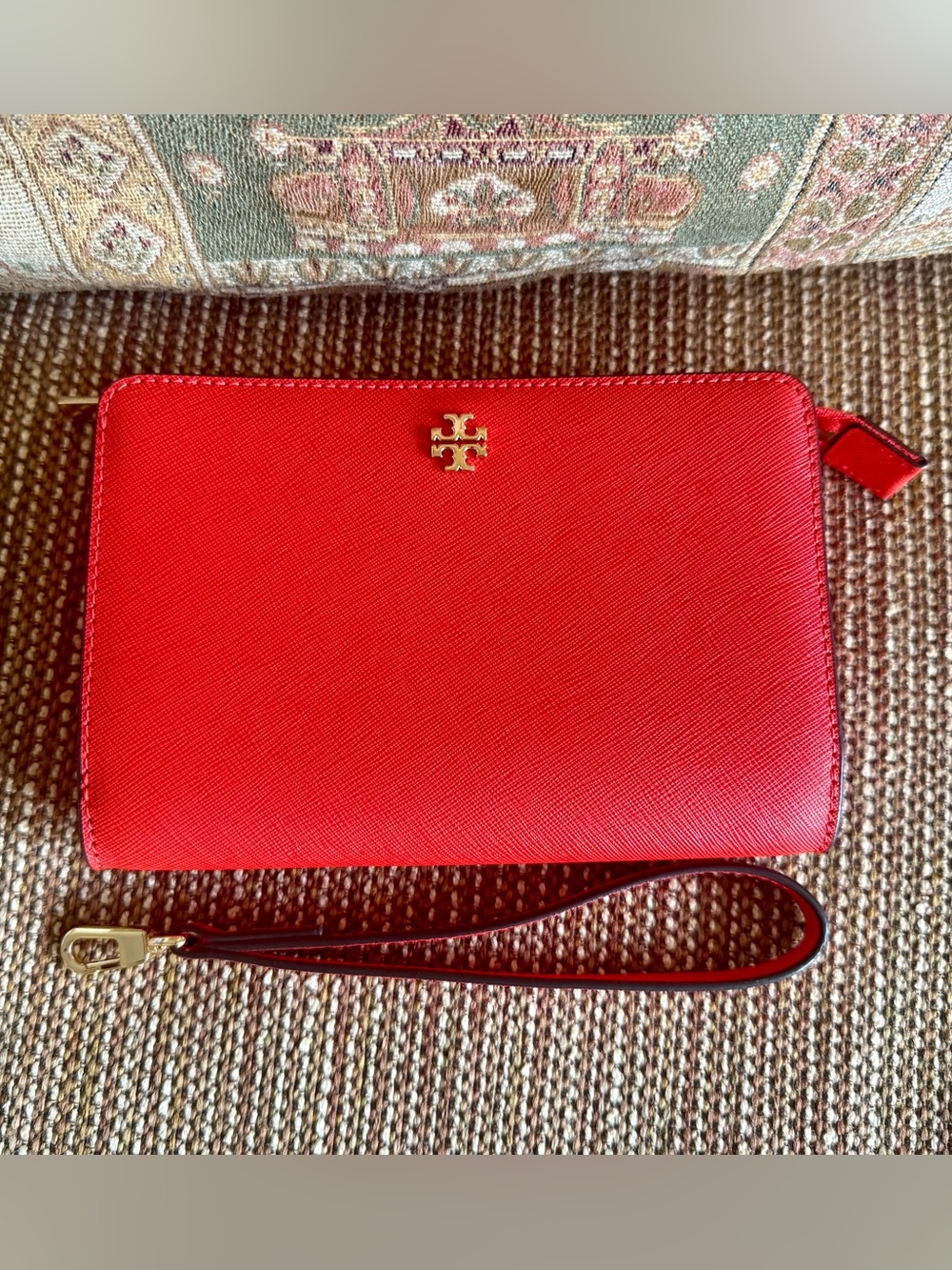 ✅Tory Burch - Red Saffiano Leather Wristlet!